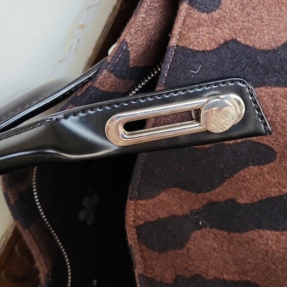 Animal Print Tote - Picture 3 of 8